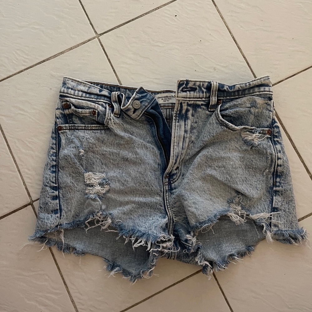 Abercrombie and Fitch High Rise Mom Shorts - Light Wash